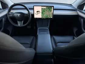 Tesla Model Y (2021) thumbnail 24