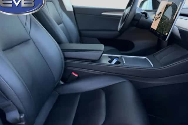 Tesla Model Y (2021) thumbnail 4