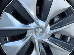 Tesla Model Y (2021) thumbnail 10