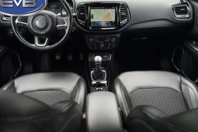 Jeep Compass (2019) thumbnail 2