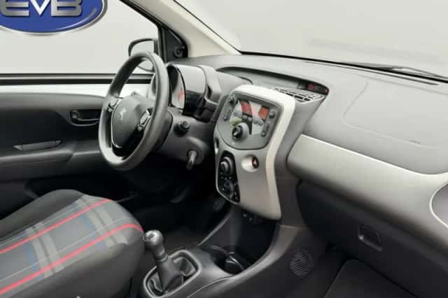 Peugeot 108 (2016) thumbnail 6