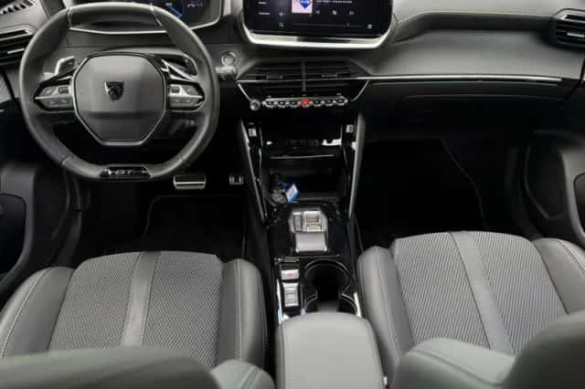 Peugeot 2008 (2008) thumbnail 2
