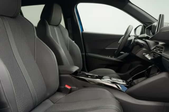 Peugeot 2008 (2008) thumbnail 4