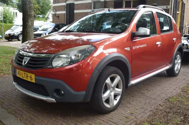 Dacia Sandero (2010) thumbnail 6