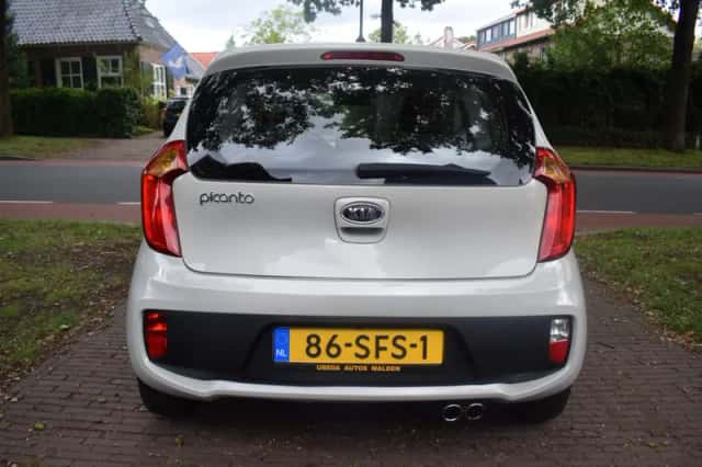 Kia Picanto (2011) thumbnail 6