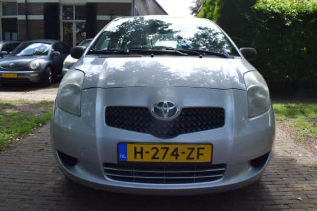 Toyota Yaris (2006) thumbnail 2