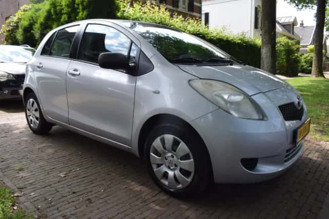 Toyota Yaris (2006) thumbnail 3