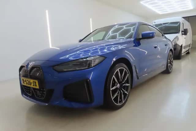 BMW i4 (2022) thumbnail 2