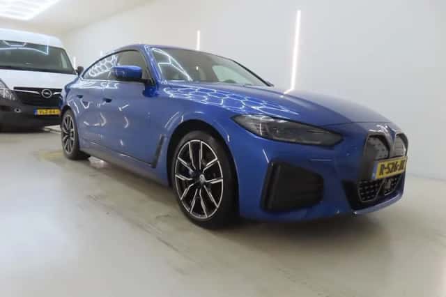 BMW i4 (2022) thumbnail 3
