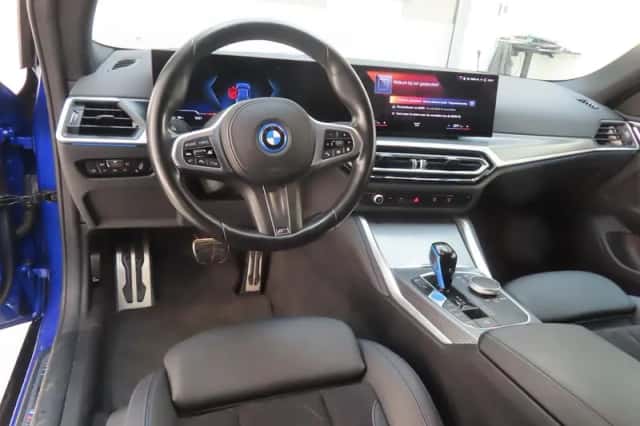 BMW i4 (2022) thumbnail 6