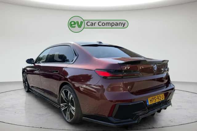 BMW i7 (2022) thumbnail 3