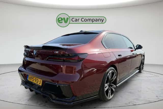 BMW i7 (2022) thumbnail 4