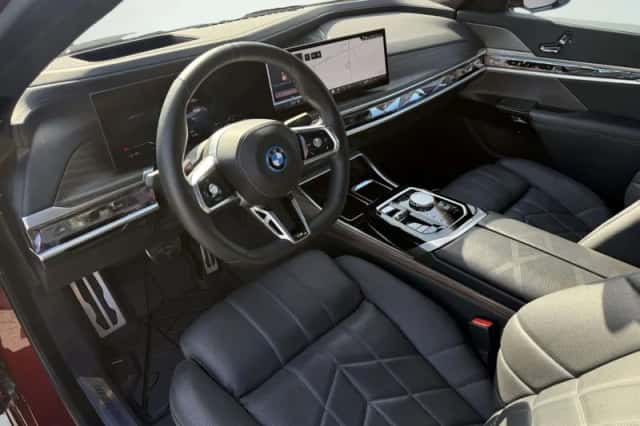 BMW i7 (2022) thumbnail 5