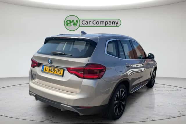 BMW iX3 (2021) thumbnail 3