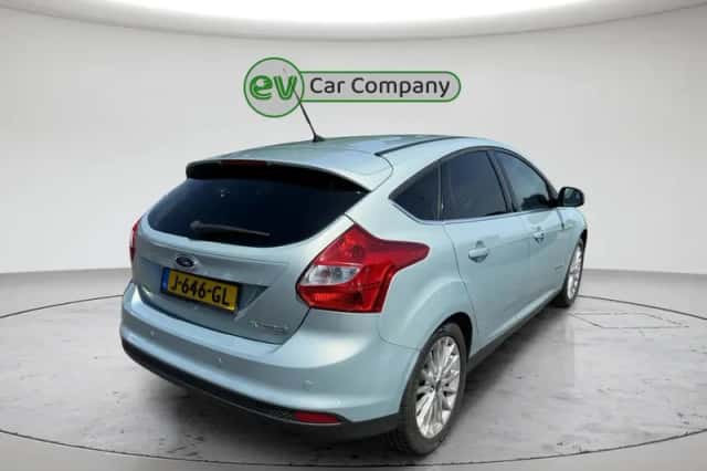 Ford Focus (2013) thumbnail 4