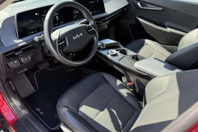 Kia EV6 (2023) thumbnail 5