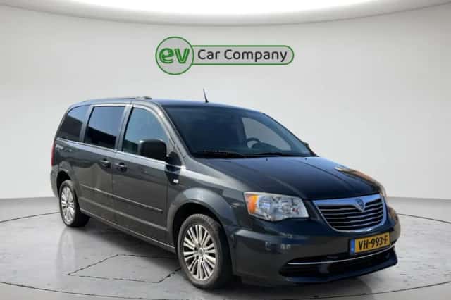 Lancia Voyager (2014) thumbnail 2