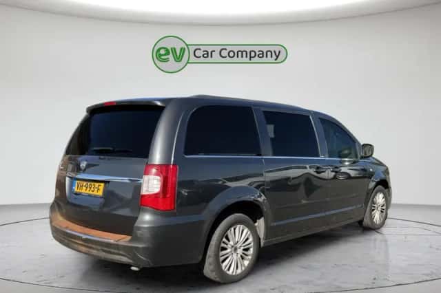 Lancia Voyager (2014) thumbnail 4