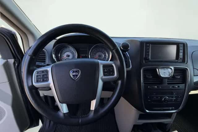 Lancia Voyager (2014) thumbnail 6