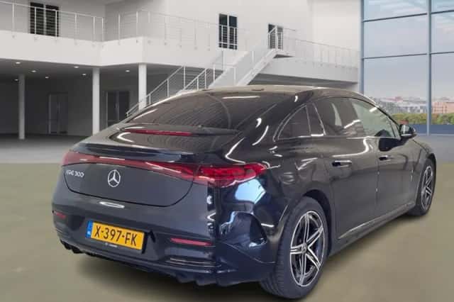 Mercedes-Benz EQE (2023) thumbnail 4
