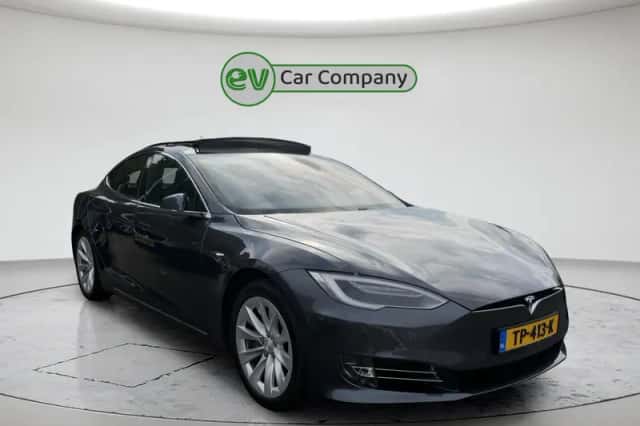 Tesla Model S (2018) thumbnail 2