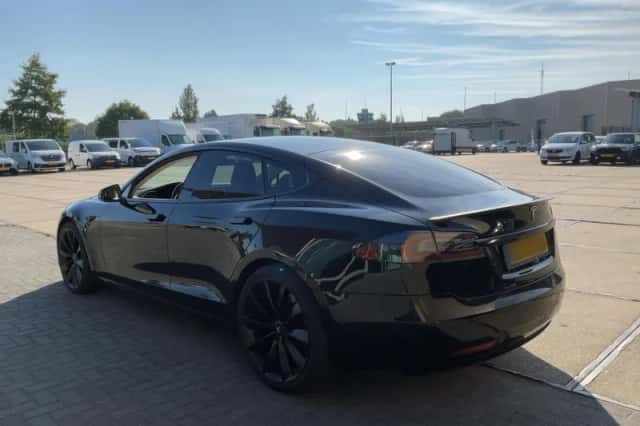 Tesla Model S (2017) thumbnail 3