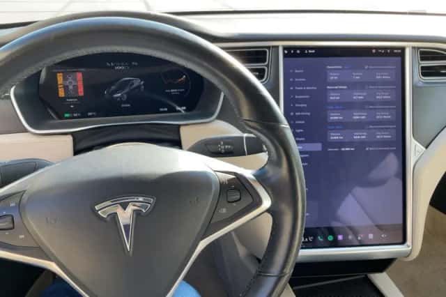 Tesla Model S (2017) thumbnail 5