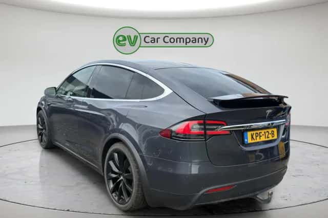 Tesla Model X (2020) thumbnail 4