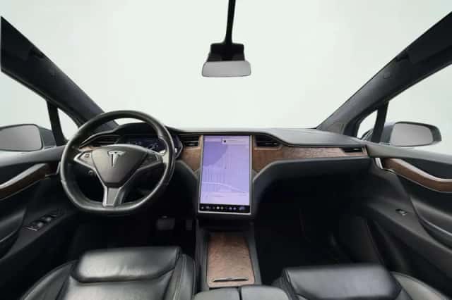 Tesla Model X (2020) thumbnail 5