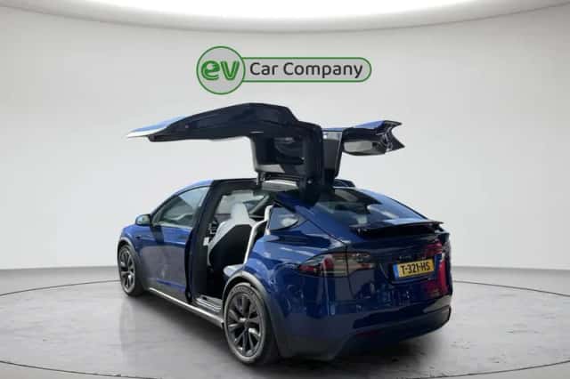 Tesla Model X (2023) thumbnail 3