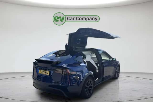 Tesla Model X (2023) thumbnail 4