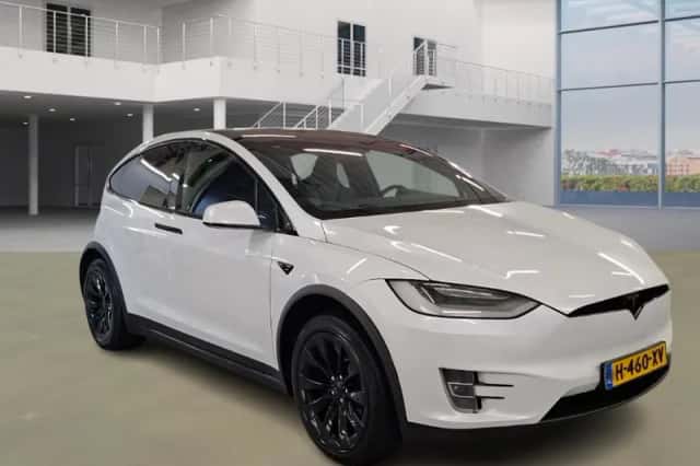 Tesla Model X (2020) thumbnail 3