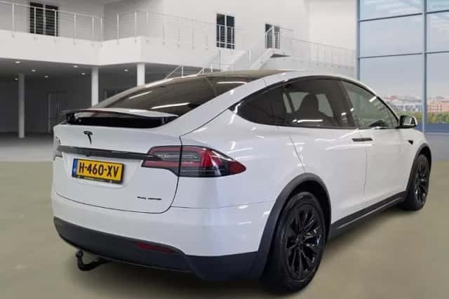 Tesla Model X (2020) thumbnail 4