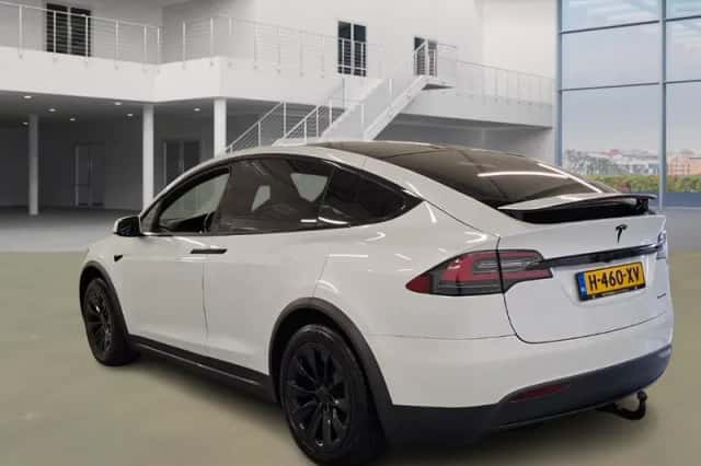 Tesla Model X (2020) thumbnail 5