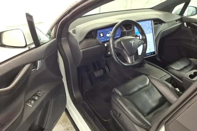 Tesla Model X (2020) thumbnail 6