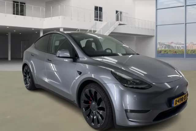Tesla Model Y (2024) thumbnail 3