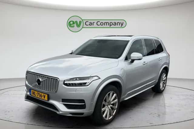 Volvo XC90 (2015) thumbnail 1