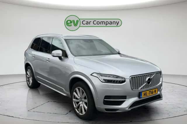 Volvo XC90 (2015) thumbnail 2