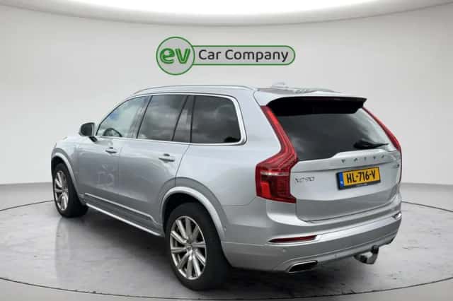 Volvo XC90 (2015) thumbnail 3