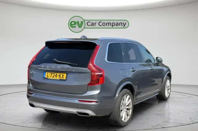 Volvo XC90 (2016) thumbnail 3