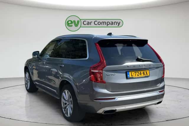 Volvo XC90 (2016) thumbnail 4