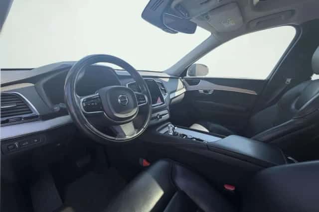 Volvo XC90 (2016) thumbnail 5
