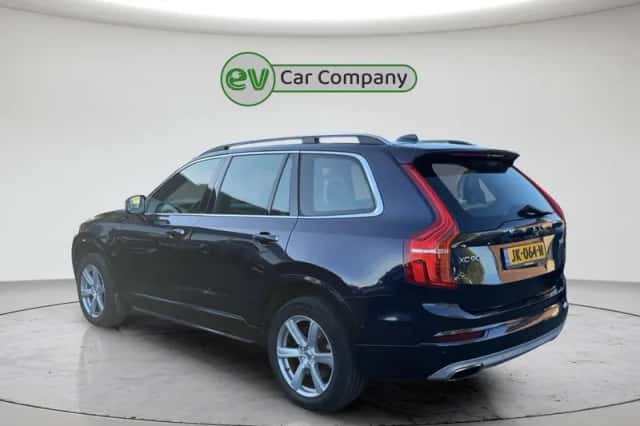 Volvo XC90 (2016) thumbnail 3