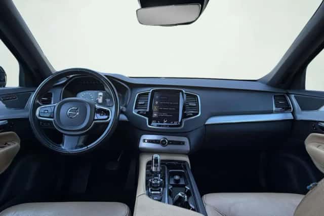 Volvo XC90 (2016) thumbnail 5