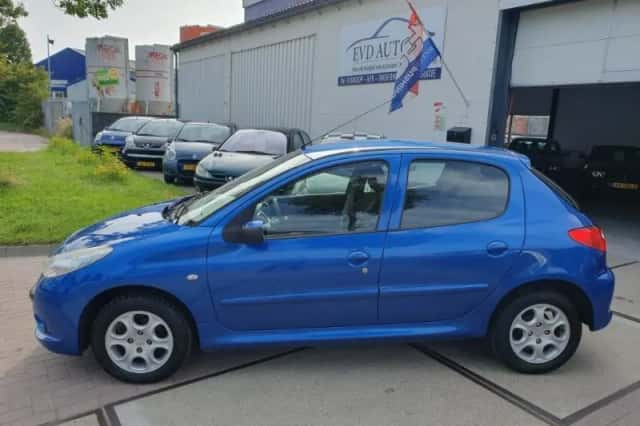 Peugeot 206+ (2012) thumbnail 2