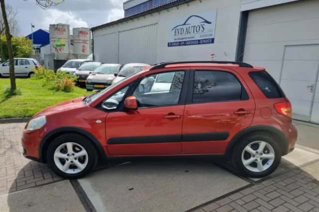 Suzuki SX4 (2007) thumbnail 2