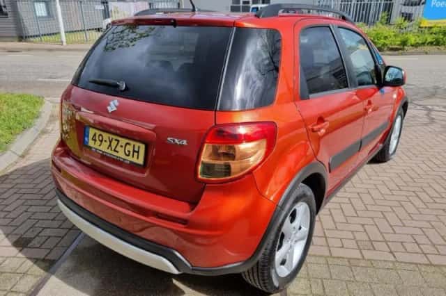 Suzuki SX4 (2007) thumbnail 5