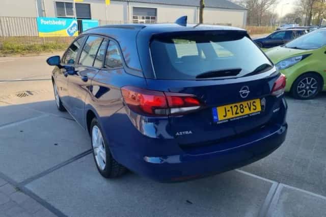 Opel Astra (2017) thumbnail 3