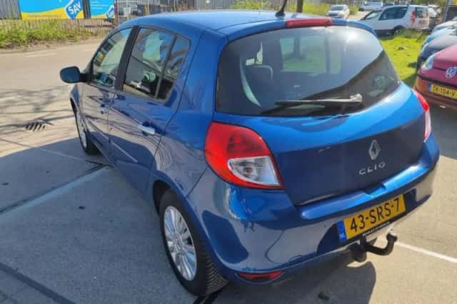 Renault Clio (2011) thumbnail 3