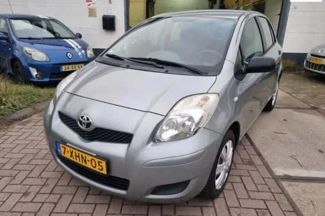 Toyota Yaris (2010) thumbnail 1